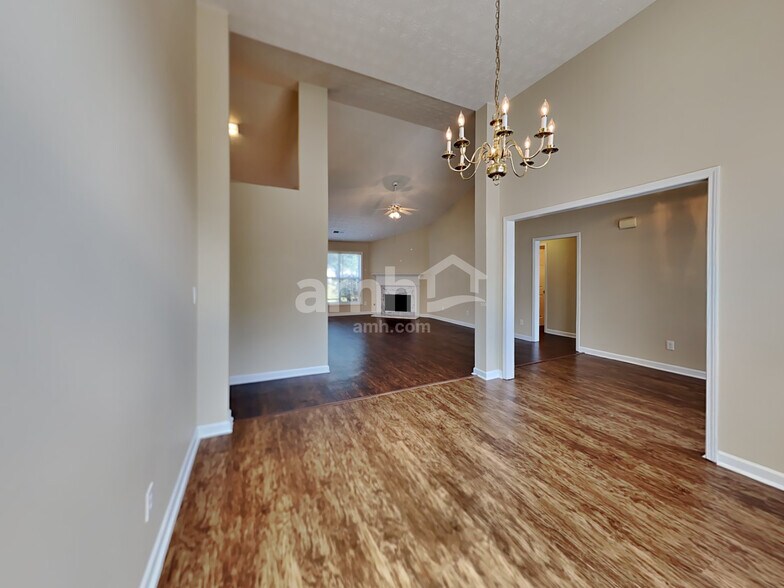 Building Photo - 2103 Yarbrough Way