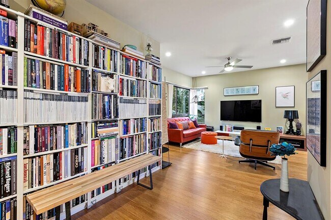 Building Photo - 805 Cumberland Rd