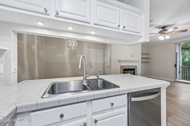 Building Photo - 170 Veracruz Dr