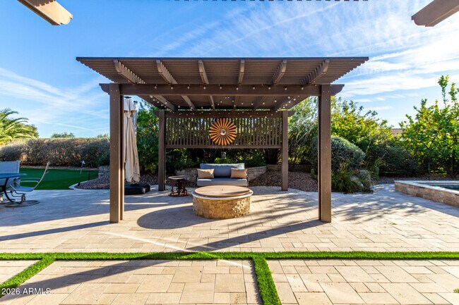 Building Photo - 12725 W Dale Ln