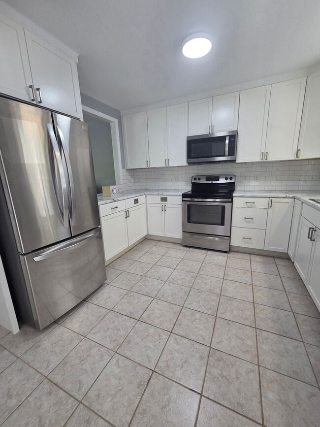 Building Photo - $2,300 - 4 Bedroom 2.5 Bathroom Unfurnished House in Forest Hills