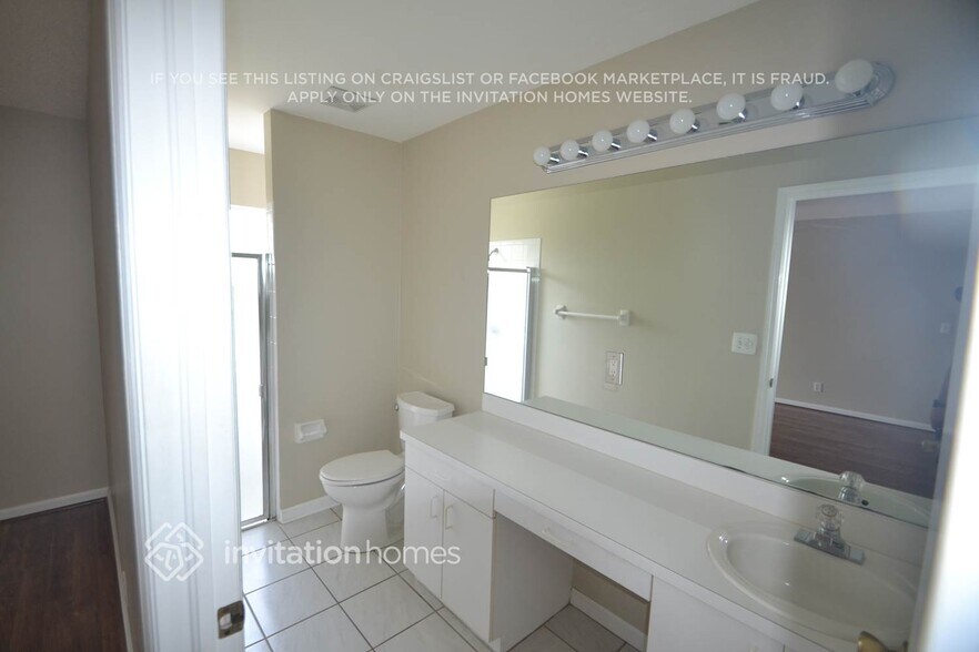 Building Photo - 2542 Country Golf Dr