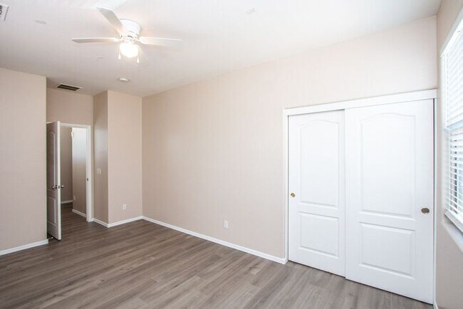 Building Photo - 5Bedroom/3Bath San Tan Vally Home!
