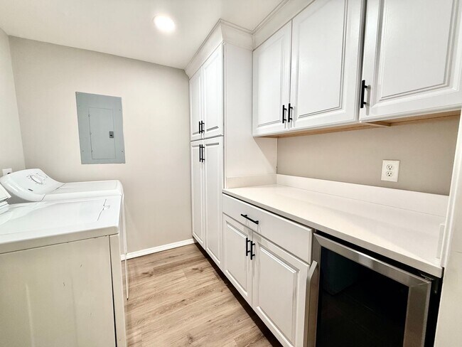 Building Photo - 2235 E Contour Dr
