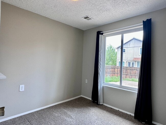 Building Photo - Conveniently Located Home in East Quincy H...