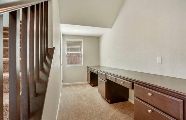 Building Photo - Beautiful 5 Bedroom, 3 Bath Tracy Home / B...