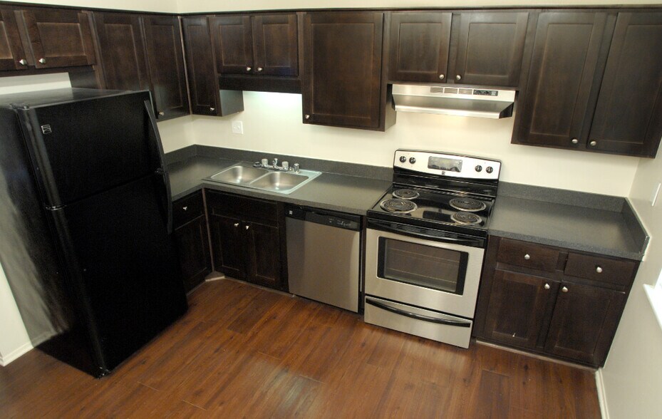 Coach House Apartment & Townhomes 23600 Lamplighter Dr Southfield MI