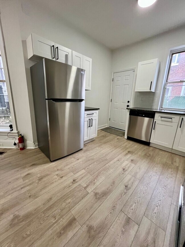 Building Photo - Newly Renovated 3-Bedroom Townhouse in Elmwood Park! Available mid-May! PHA VOUCHERS ACCEPTED!