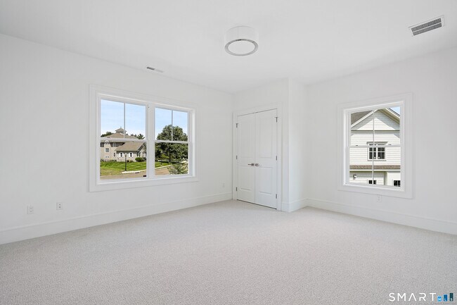 Building Photo - 15 Damia Dr