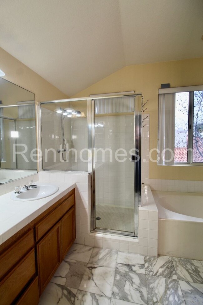 Building Photo - Scripps Ranch, 11073 Caminito Encanto, AC,...