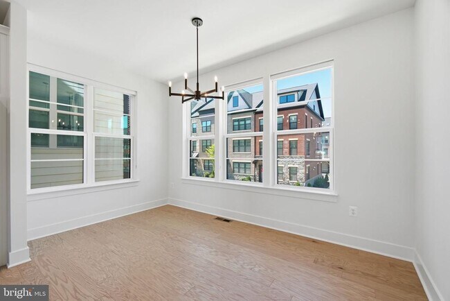Building Photo - 10235 Dalmatian St