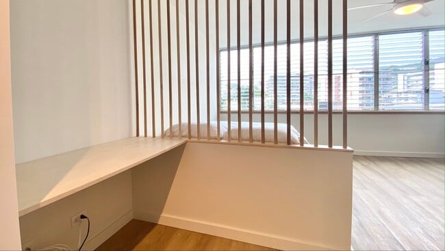 Building Photo - Renovated Studio - Utilities INCLUDED Available in Punahou Gardens!!