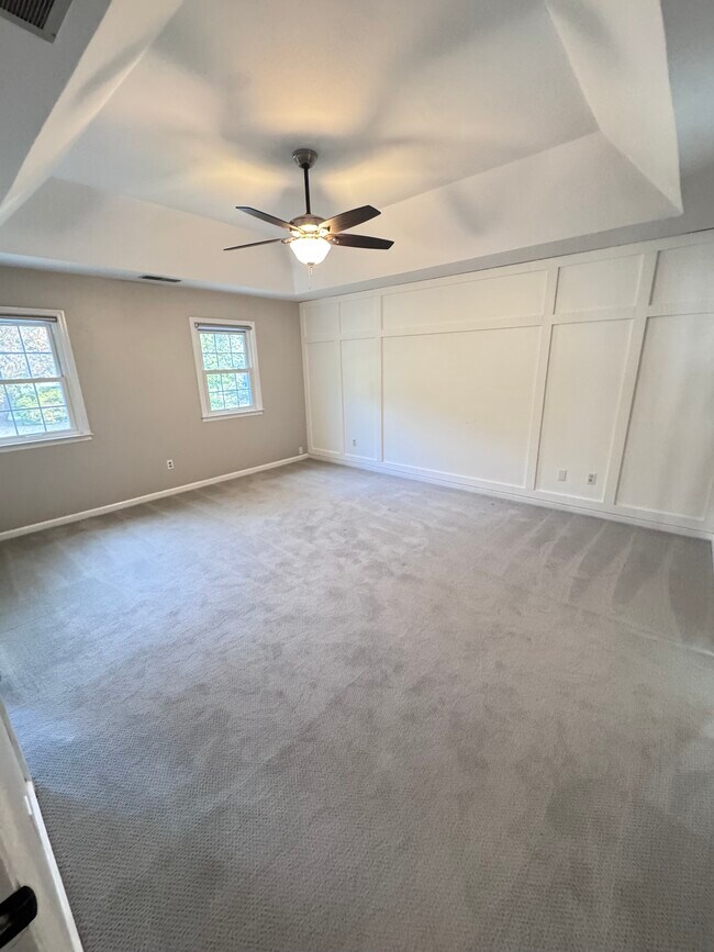 Building Photo - 1884 Dovonshire Rd S W