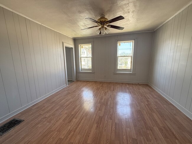 Building Photo - 1121 St Vincent St