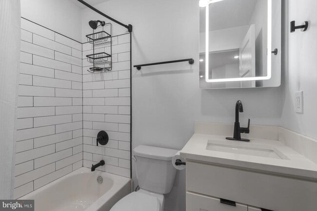 Building Photo - 212 Catharine St