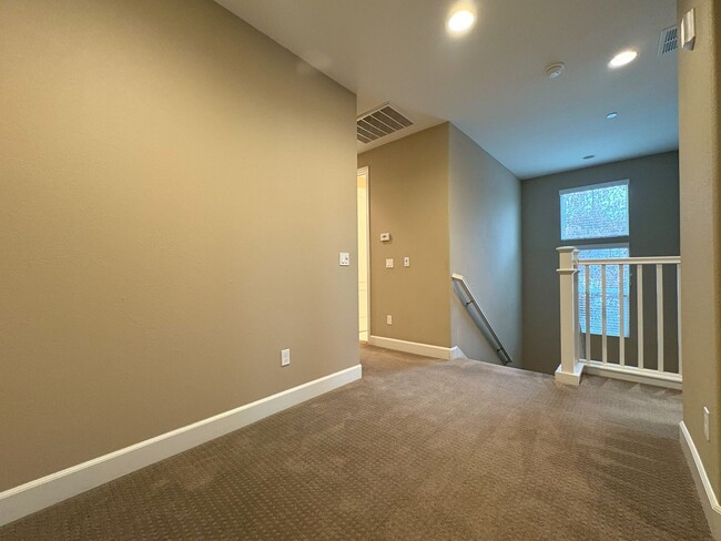 Building Photo - Charming Modern 2 Story Townhome in San Jo...