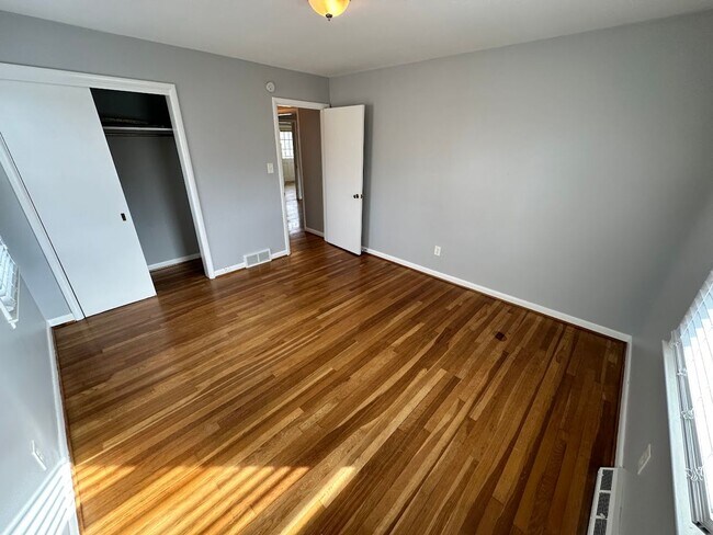 Building Photo - RED125/127