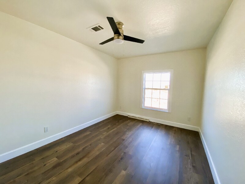 Building Photo - 415 Mostyn Ln