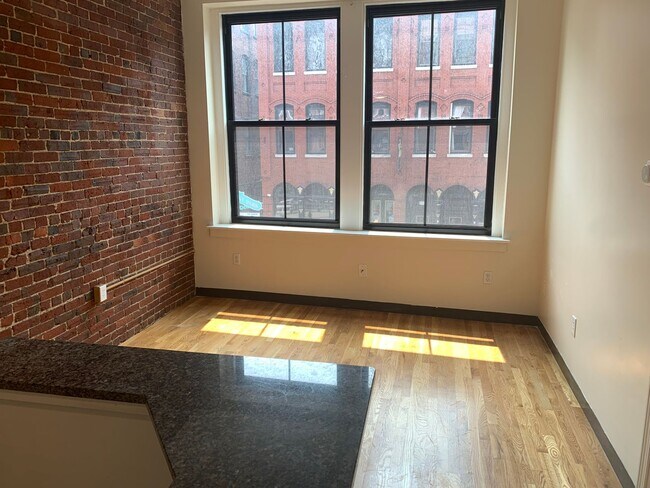 Building Photo - 105-107 Washington Street-Unit 5