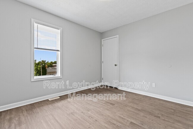 Building Photo - 1649 Foxhaven Dr