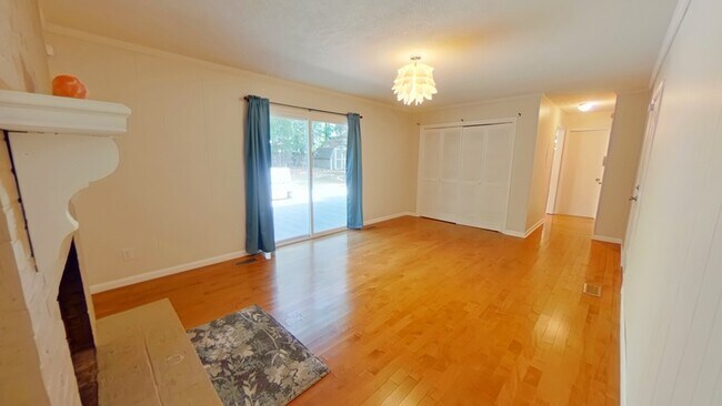 Building Photo - 3314 Jura Dr