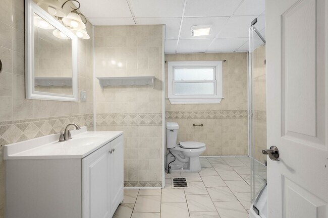 Building Photo - Beautiful 1 bedroom home with BONUS room in Natrona Heights available April 1!