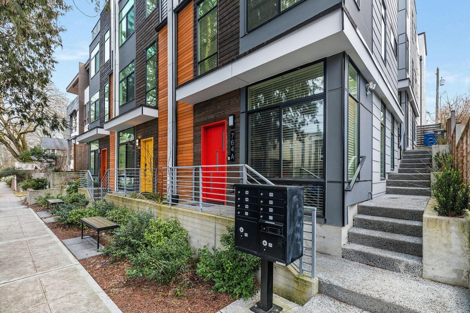 Building Photo - 762A Belmont Pl E