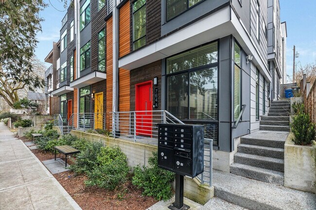 Building Photo - 1002 Boylston Ave E