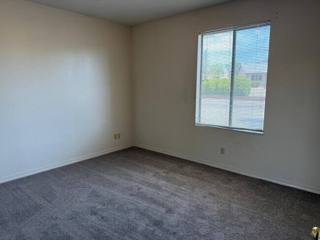 Building Photo - 4310 Sabana Grande Ave SE