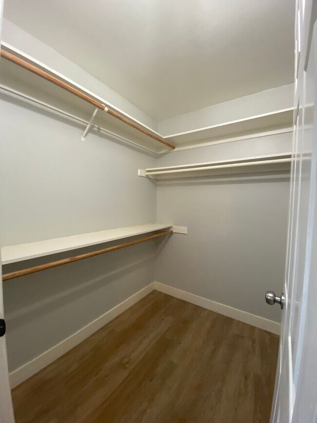 Building Photo - Recently Remodeled 3 BD 2 BA House in a Desirable SW Bakersfield