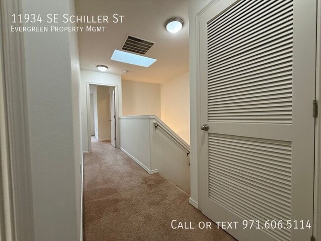 Building Photo - 11934 SE Schiller St