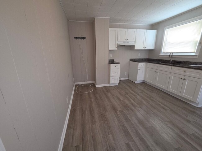 Building Photo - Cute 3 Bedroom Bungalow