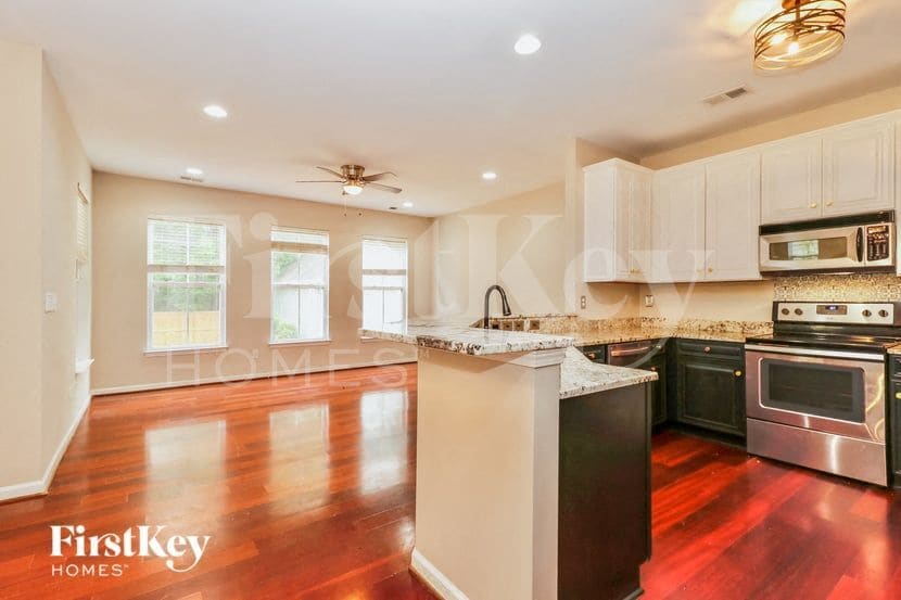 Building Photo - 577 Delafield Dr