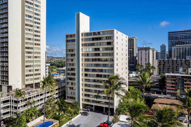 Building Photo - Seaside Tower