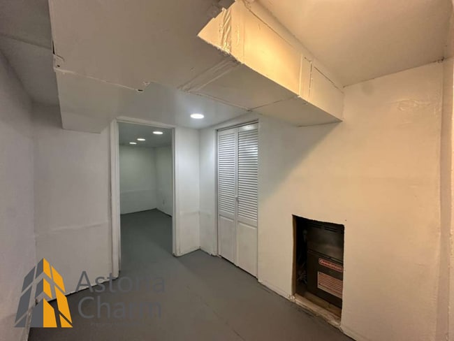 Building Photo - Move in by March 31st - Pick your move in incentive: A TV, 1 month free on a 13th month lease, or...