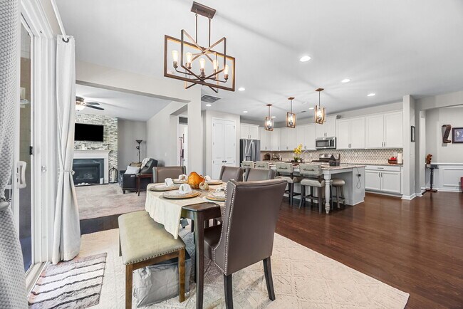 Building Photo - Amenity-Rich Neighborhood!