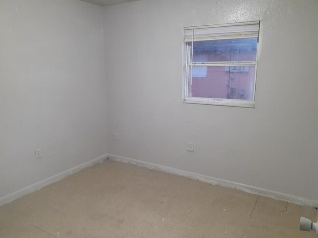 Building Photo - 409 Kilgore St