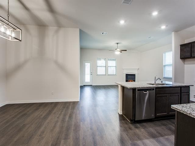 Building Photo - 123 Lakeview Cir