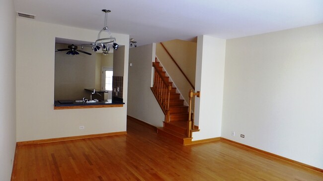 Building Photo - 367 Hunterdon Ct