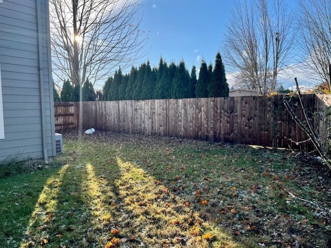 Building Photo - 1050 SE Miller Ave