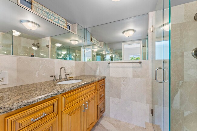 Building Photo - 1203 Hillsboro Mile