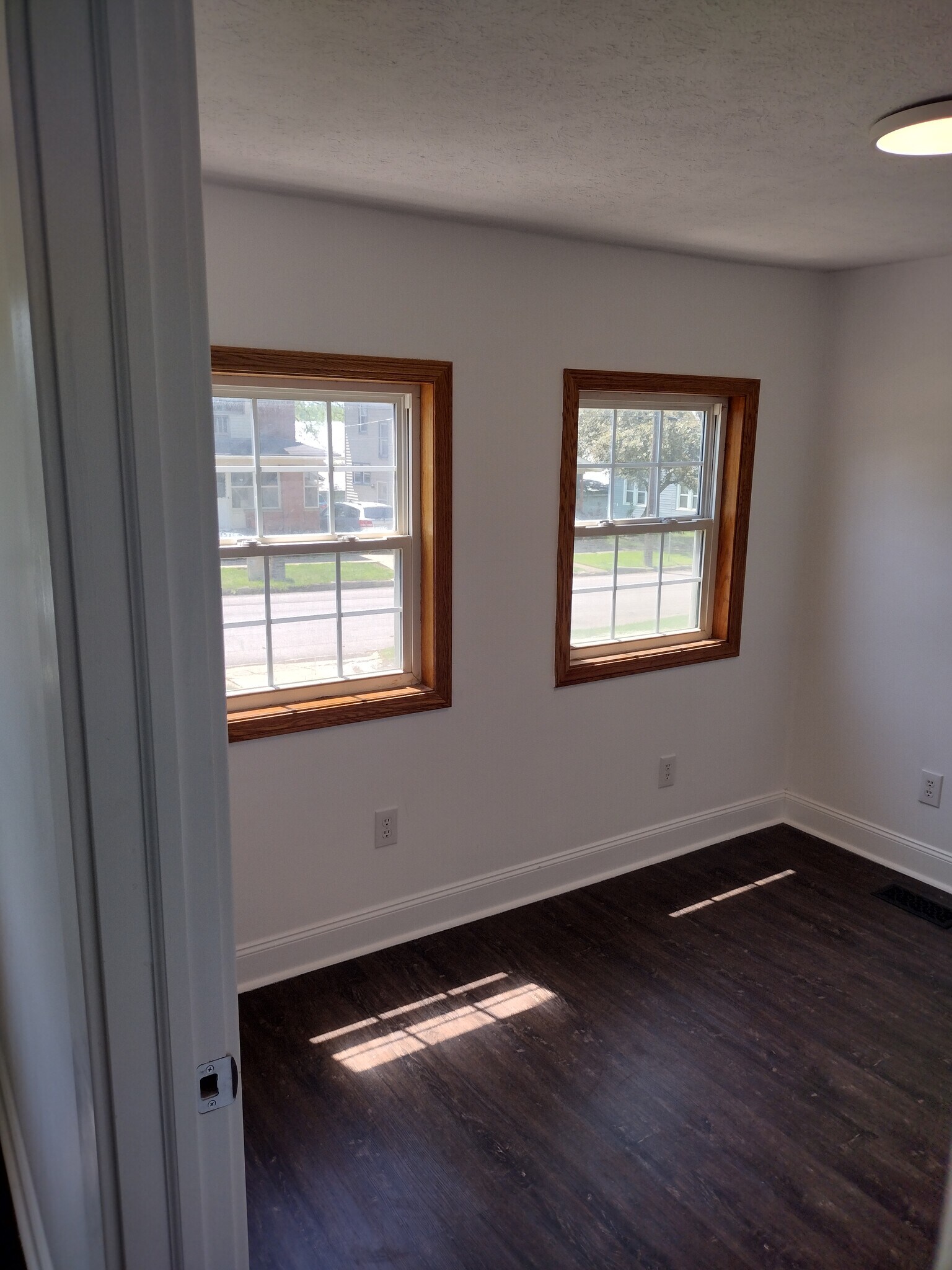 Building Photo - 337 W South St