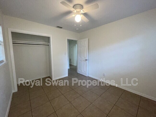 Building Photo - 227 Palm Ave