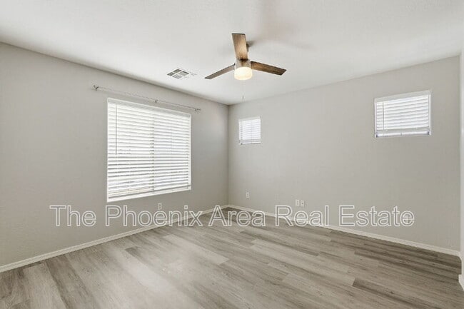 Building Photo - 534 E Bartlett Way