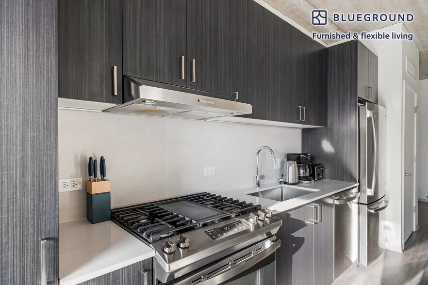 Building Photo - 343 W Schiller St