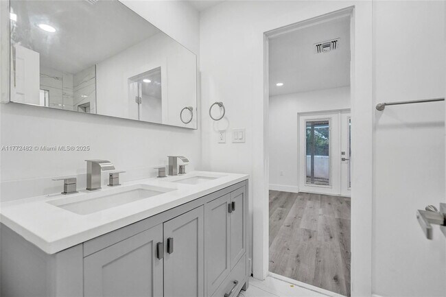 Building Photo - 101 SW 53rd Ave