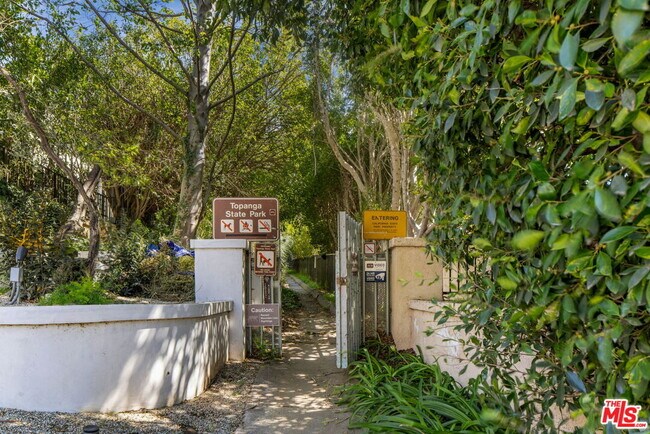 Building Photo - 1336 Bienveneda Ave