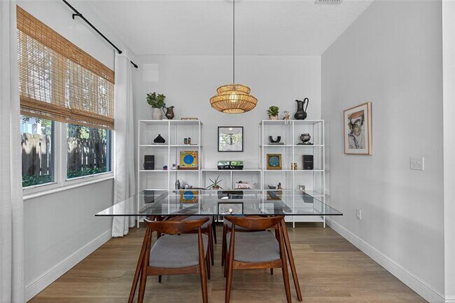 Building Photo - 15 NE 20th Ave