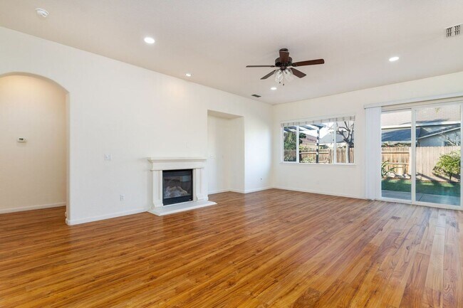 Building Photo - 3350 W Stewart Ave