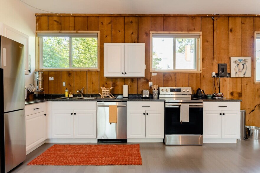 Building Photo - 4403 W Alpine St